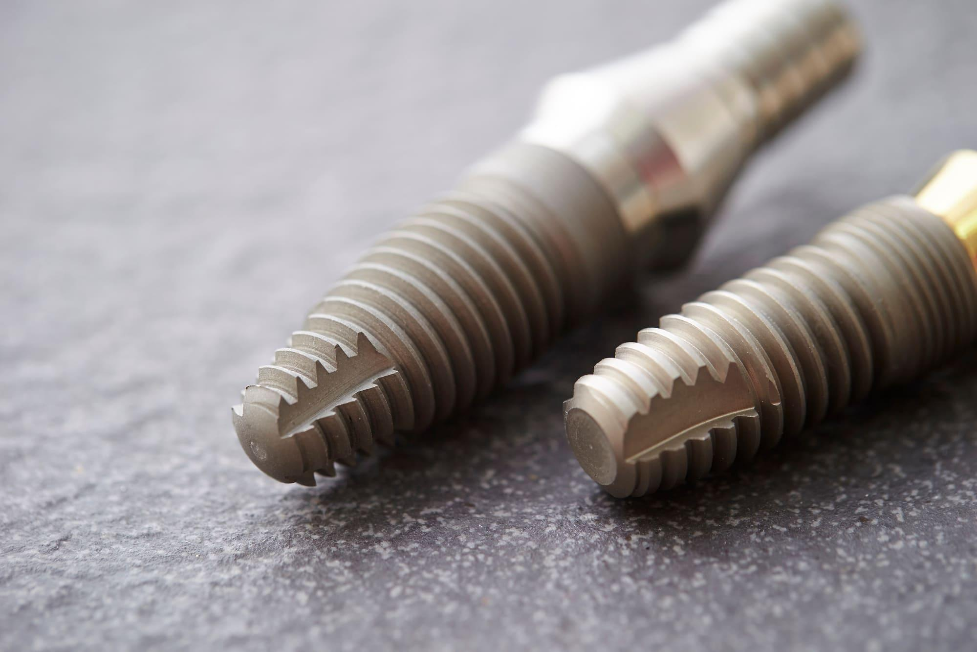 オールオンフォー(All-on-4)の歯茎あり・なしの判断基準