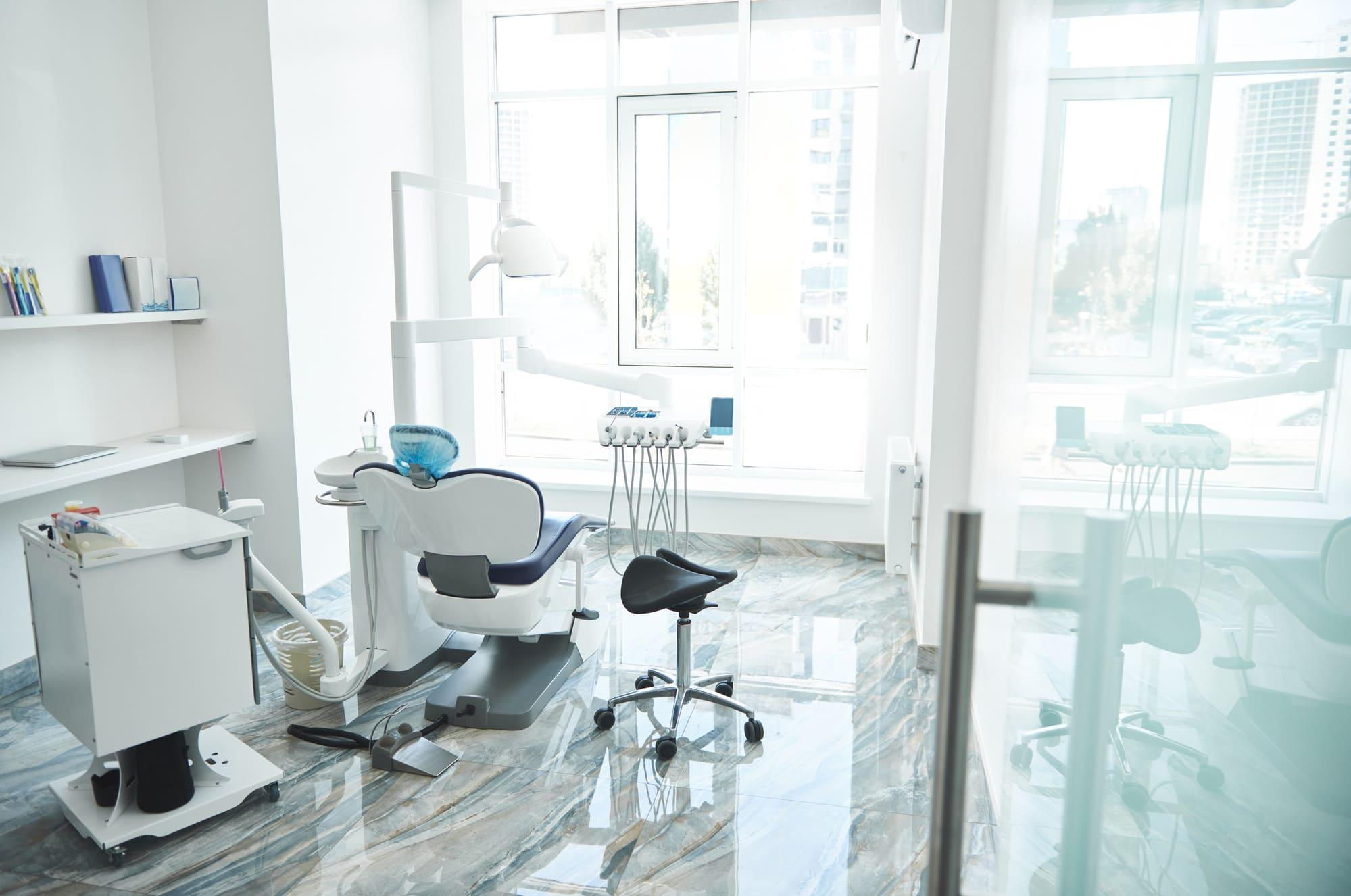 オールオンフォー(All-on-4)治療を提供する歯科医院の選び方