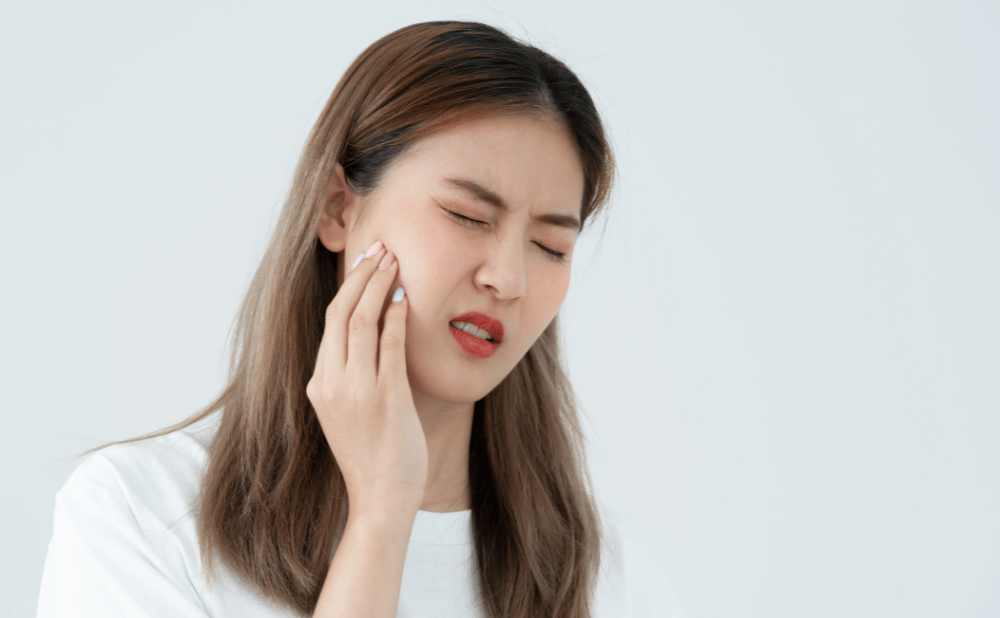 インプラント治療後に「噛むと痛い」と感じる主な原因