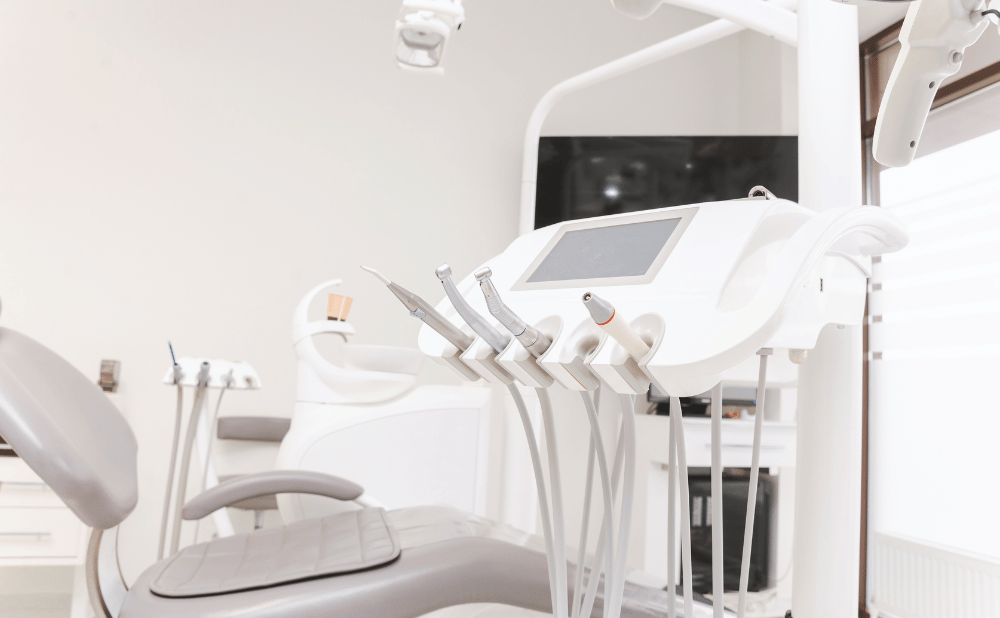 インプラント治療後に噛むと痛い症状まとめ